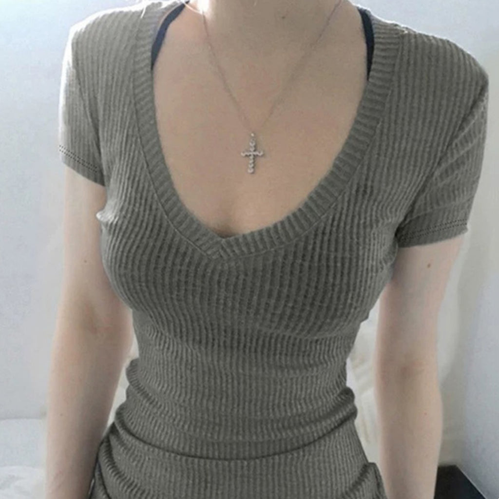 Women's Solid Color And V-neck Short-sleeved Bottoming Top